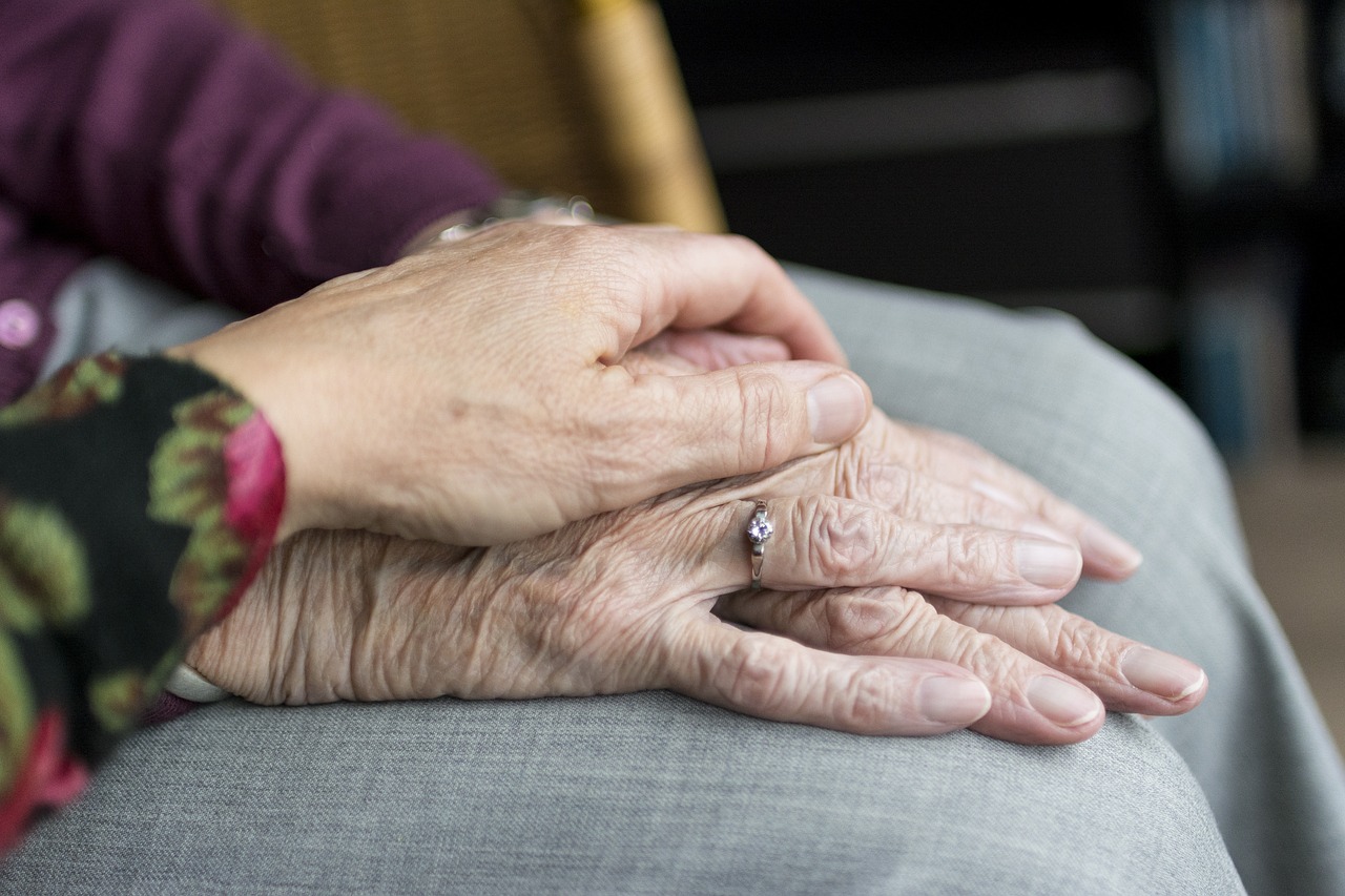 remonter le moral d'une personne âgée