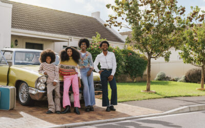 Jeune famille propriétaire d'un appartement rénové