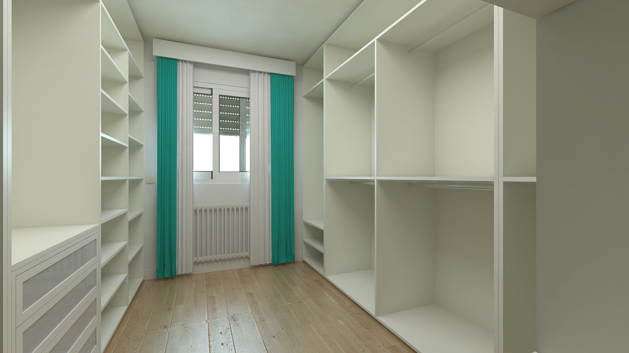 Dressing sur mesure avec étagères et espace penderie bien organisé, aménagement intérieur Agen